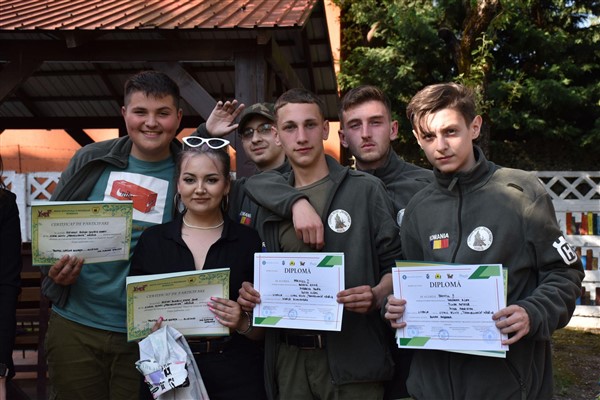Liceul Silvic Transilvania Nasaud locul I si II la concursul Tineri in padurile Europei